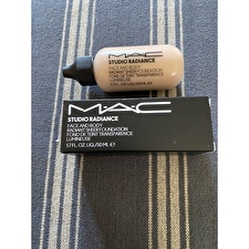 Mac Studio Radiance Face And Body Radiant Sheer Foundation 50ml Mac Studio Radiance Face And Body Radiant Sheer Foundation 50ml