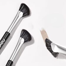 Novo Half Moon Nose Contour Brush - 1pc Novo Half Moon Nose Contour Brush - 1pc