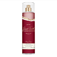 Sabrina Carpenter Cherry Baby - Tělový Závoj - Volume: 236ml Sabrina Carpenter Cherry Baby - Tělový Závoj - Volume: 236ml