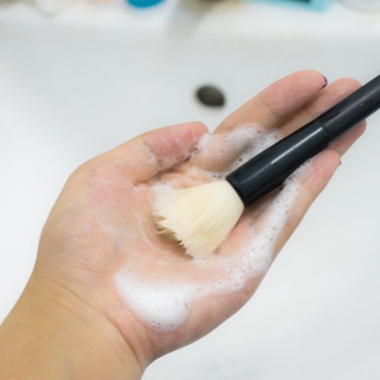 how to clean makeup brushes