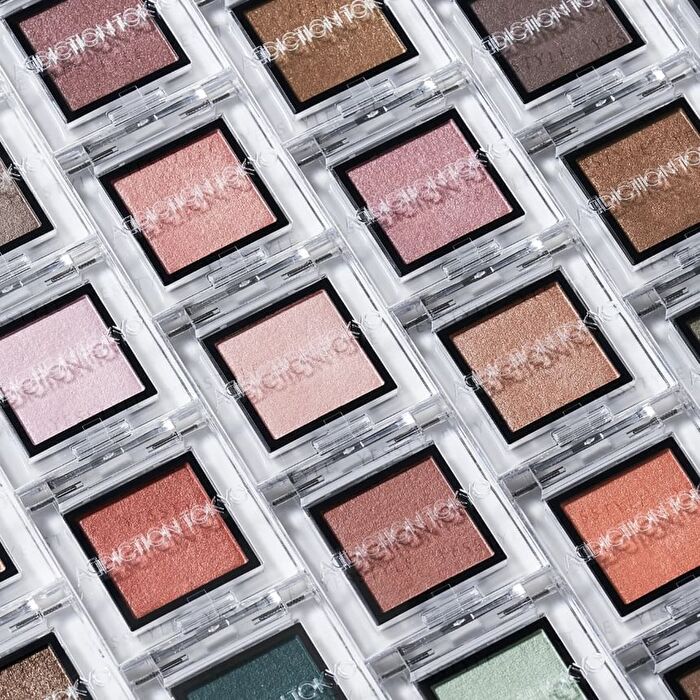 The Eyeshadow Pearl - 008P Boy Toy