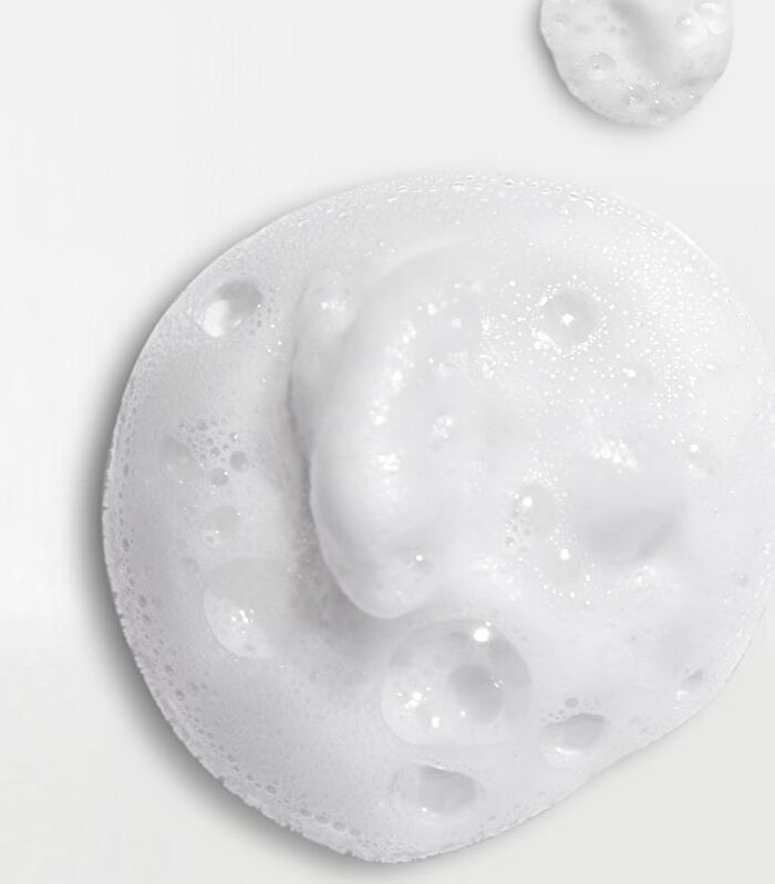V7 Hyaluronic Cleanser - 150ml