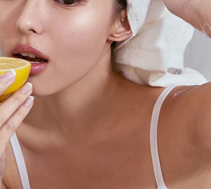 glow Clean & Polished Lemon Vitamin Toner - 300ml