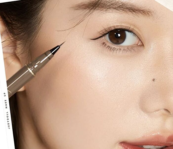 Slim Liquid Eyeliner - 4 Classic Ultra-Fine Colours - #01 Black - 400mg (new version)