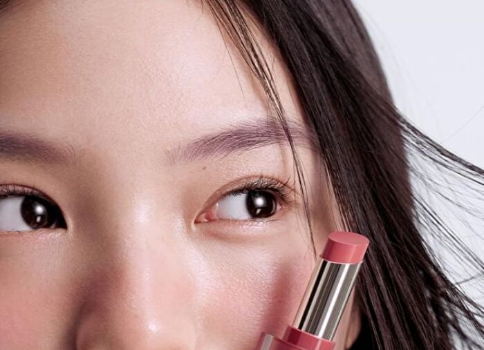 Into You Glowing Lipstick (1-4) - #GL01 Coral - 3g