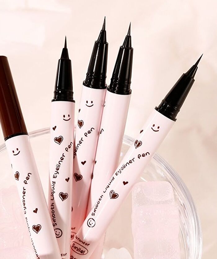 Smooth Liquid Eyeliner - 4 Colors - #01 - 0.6ml