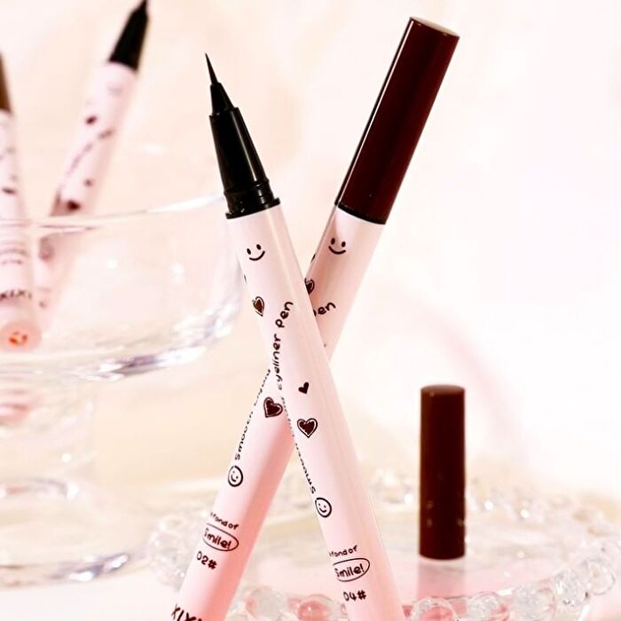 Smooth Liquid Eyeliner - 4 Colors - #01 - 0.6ml