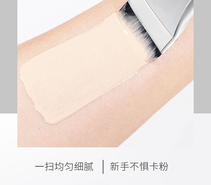 Streak-Free Line-Shape Foundation Brush - 1pc