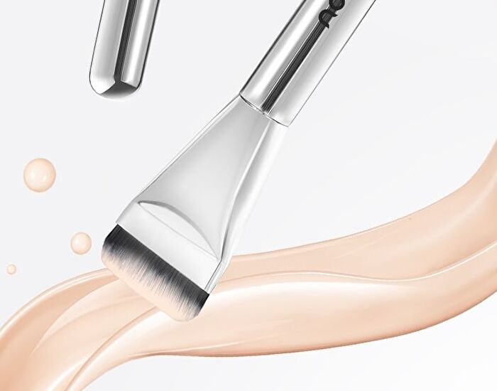 Streak-Free Line-Shape Foundation Brush - 1pc