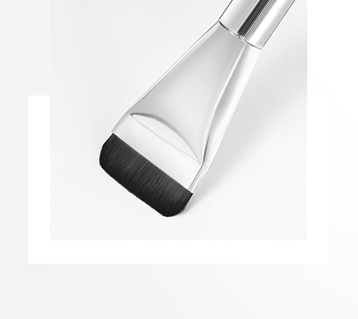 Streak-Free Line-Shape Foundation Brush - 1pc