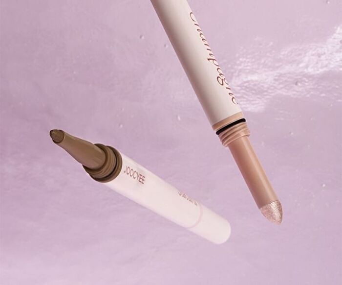 2 in 1 Aegyo Sal Pen - 2 Colors - #01 Crushed Champagne - 400mg + 360mg