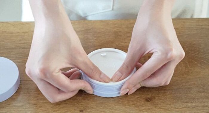 Double Lock Refill Container + Biodegradable Sheet Pad Set - 1 set
