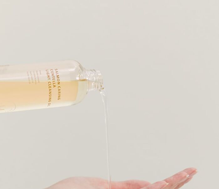 Salmon Caring Centella Light Cleansing Oil - 240ml