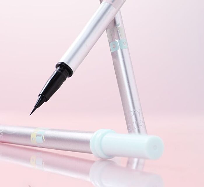 Candy Ultra-Fine Liquid Eyeliner - 2 Colors - DO01# Black - 800mg