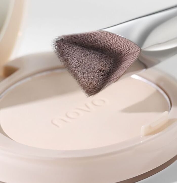 Novo Triangle Iron Highlighting Brush - Black