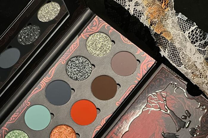 Shellwe Makeup Ghoul Nocturnal Flame 10 Color Chameleon Eye Shadow Palette - #Mini Size - 5g