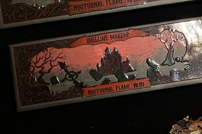 Shellwe Makeup Ghoul Nocturnal Flame 10 Color Chameleon Eye Shadow Palette - #Mini Size - 5g
