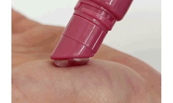 Fruity Lip Glotioner - 11 Colors - #702 Melts