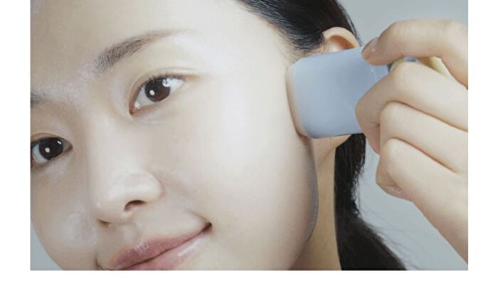 Jung Saem Mool BeginS Blue Chamomile Hyaluronic Acid Airy Sun Stick - 15g